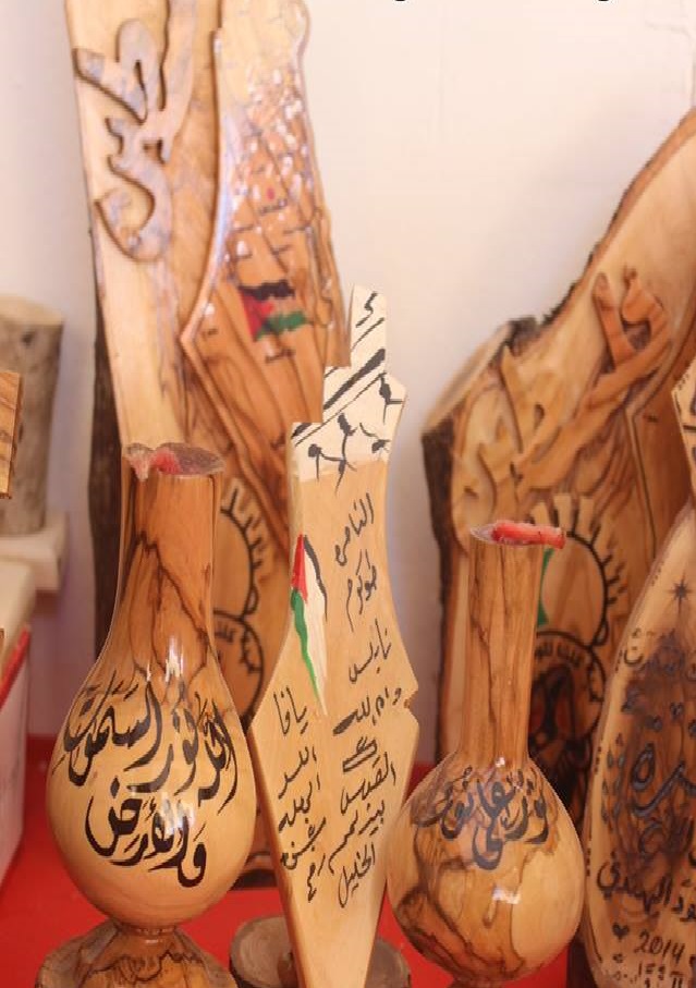 خشب الزيتون.. مصدر الرزق والدفئ للفلسطينيين